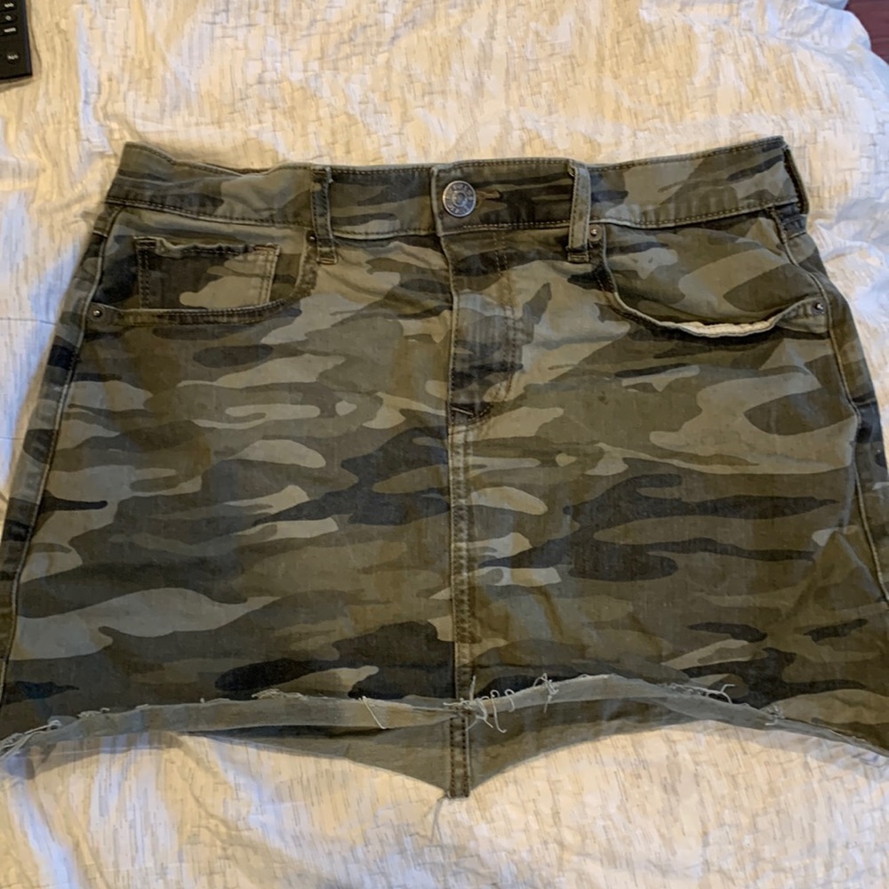 Express camouflage camp skirt size 6